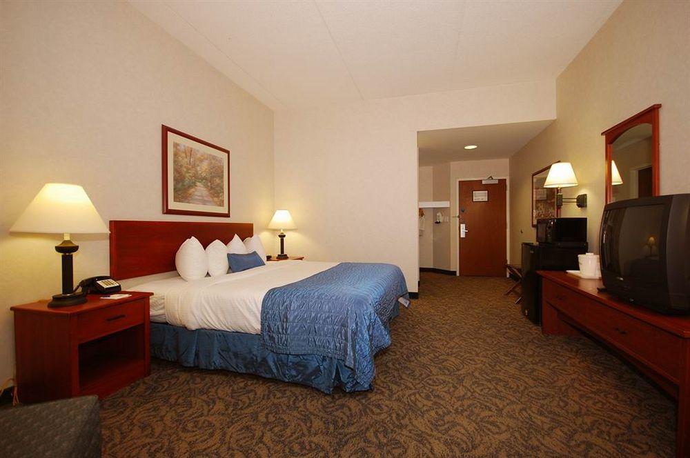 Hotel Baymont By Wyndham Des Moines Airport Esterno foto