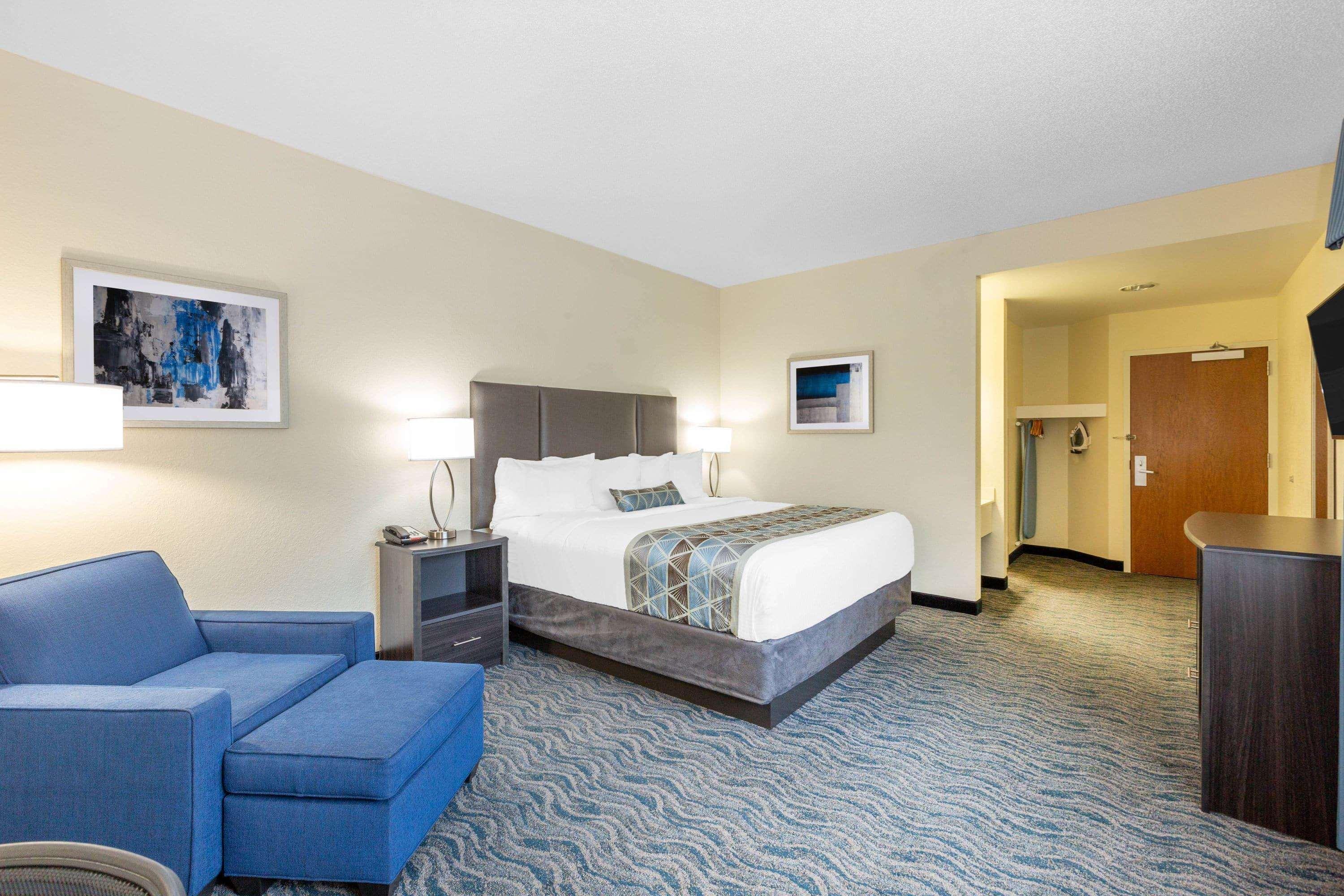 Hotel Baymont By Wyndham Des Moines Airport Esterno foto