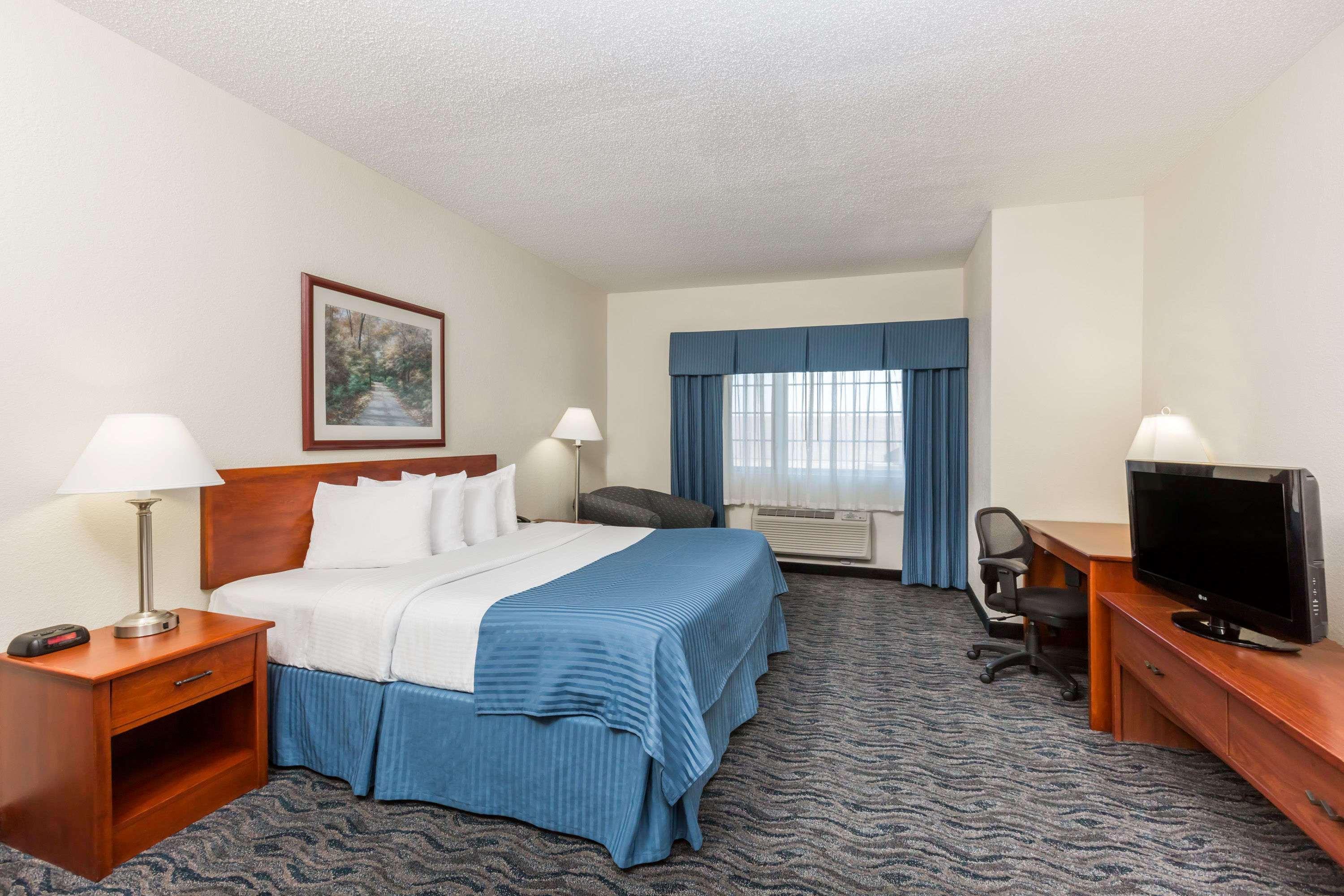 Hotel Baymont By Wyndham Des Moines Airport Esterno foto