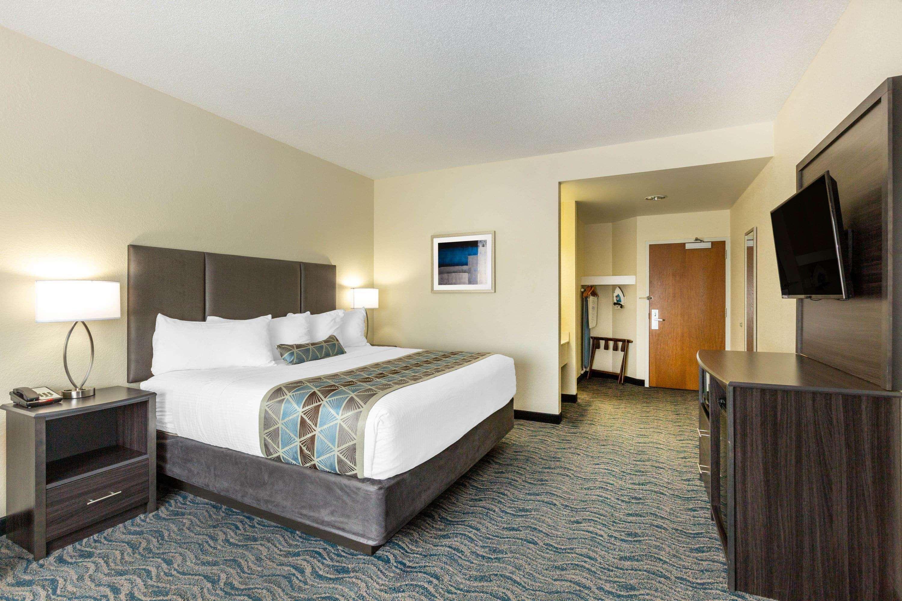 Hotel Baymont By Wyndham Des Moines Airport Esterno foto